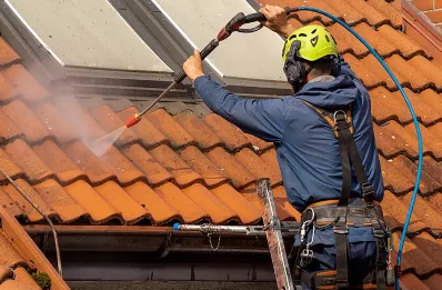 Démoussage et hydrofuge de toiture à Omerville